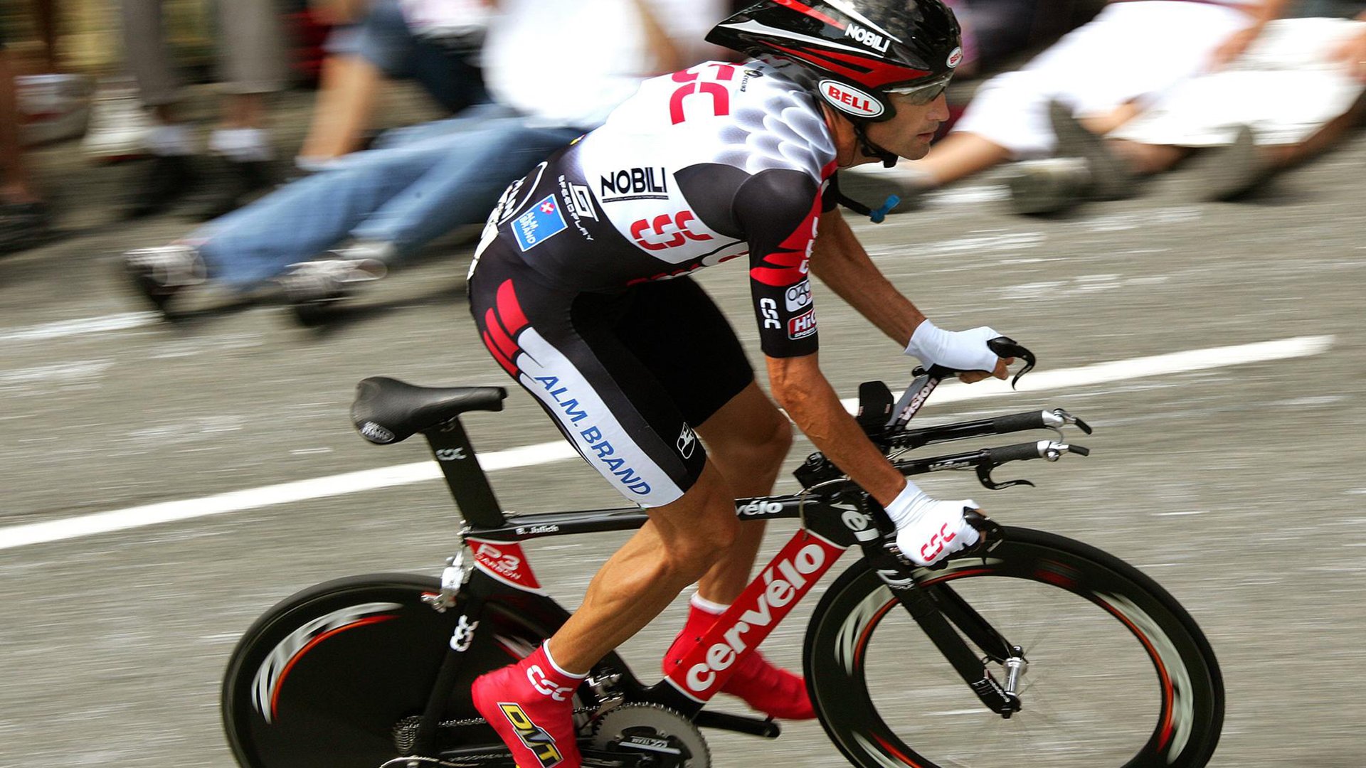 极限竞速中的心态管理：冠军车手的心理战术，极限竞速官方网站